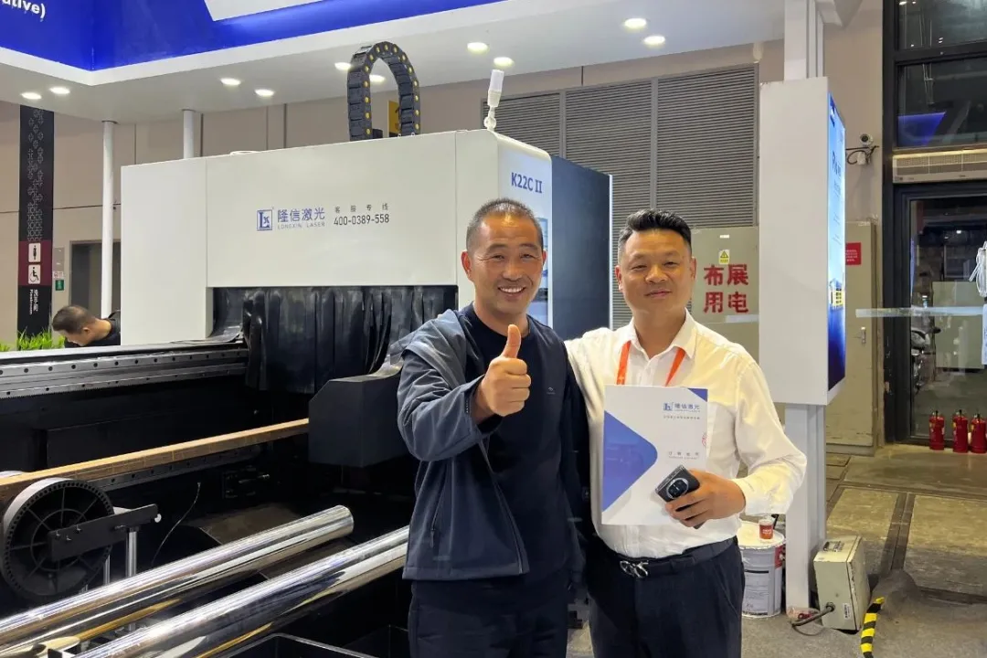 Customers placed orders for heavy-duty laser tube cutter K22CⅡ at the exhibition.